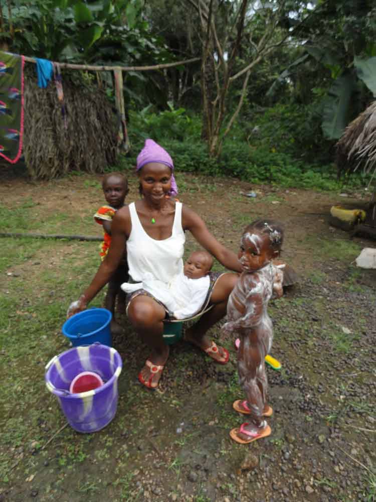 Scènes de vie en Guinée La toilette